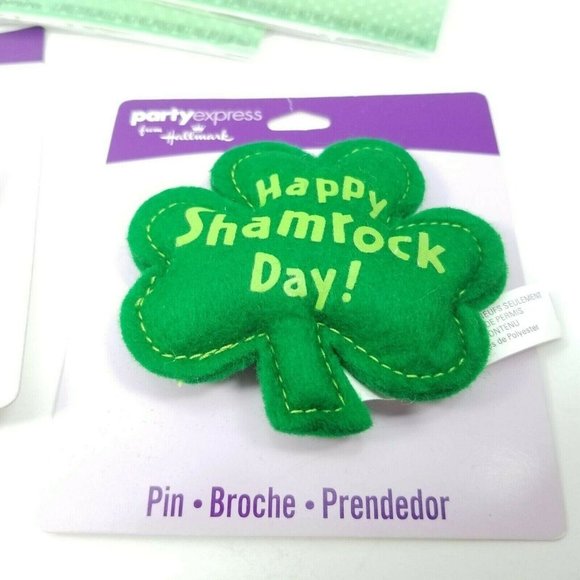 Hallmark St Patricks Day Lapel Pin Snoopy Shamrock - Picture 2 of 6